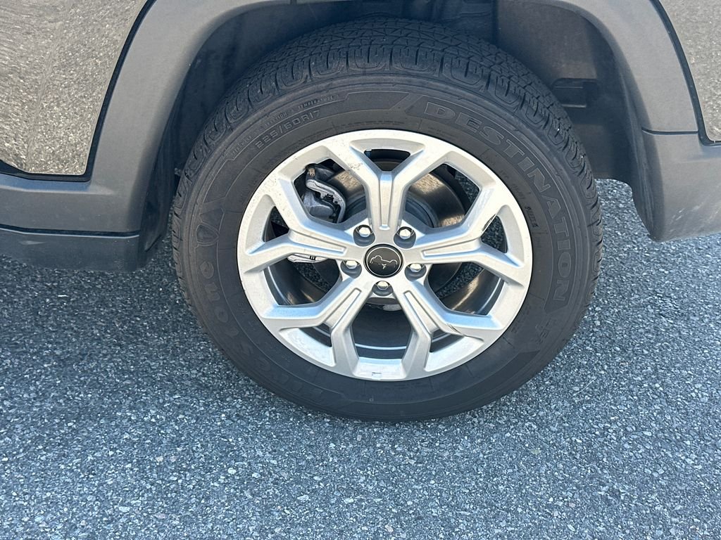Used 2025 Black Jeep Latitude image 19
