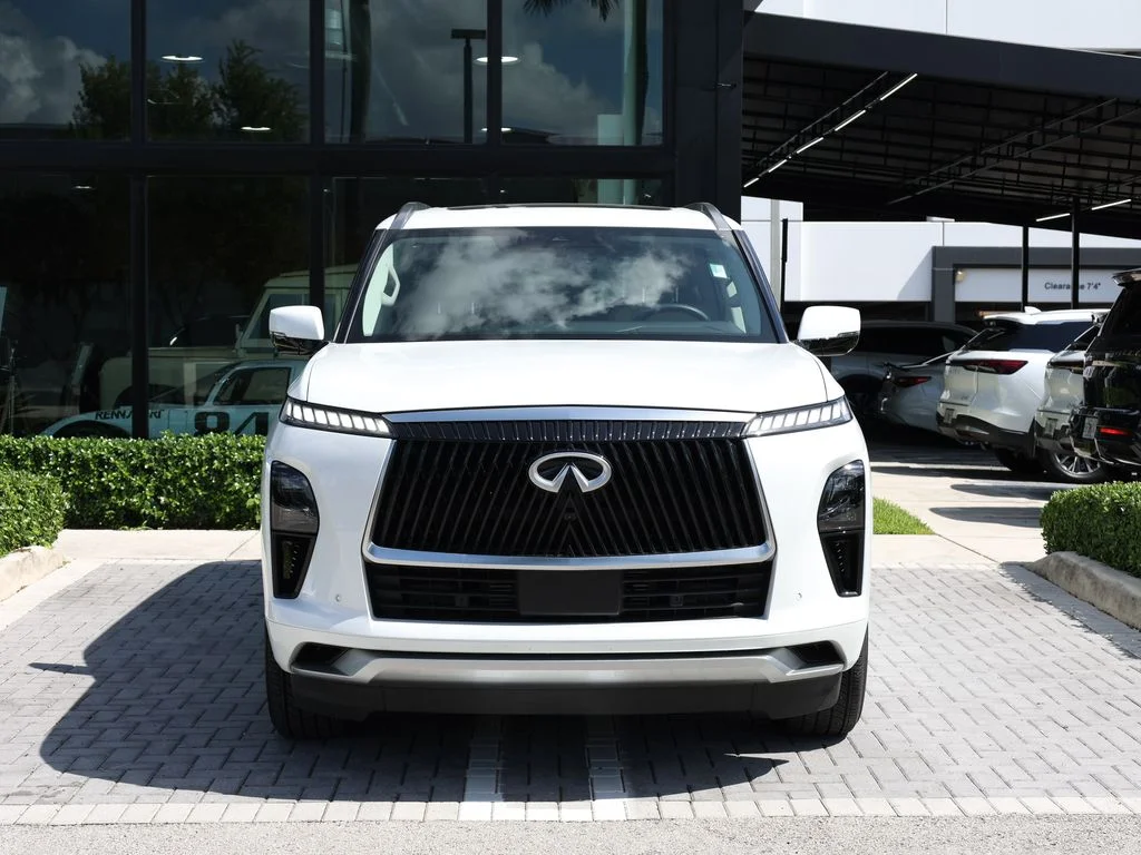 Used 2026 White INFINITI PURE image 3