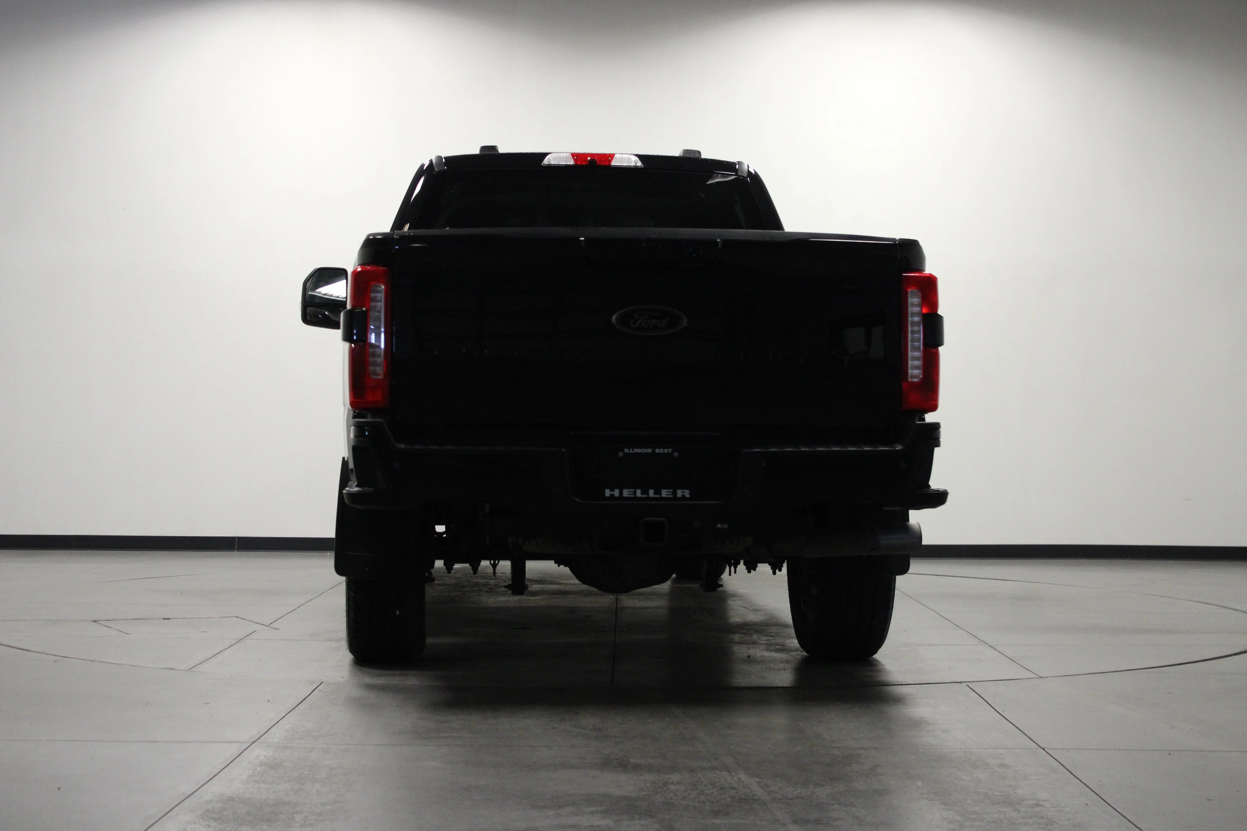 Used 2025 Agate Black Metallic Ford LARIAT image 5