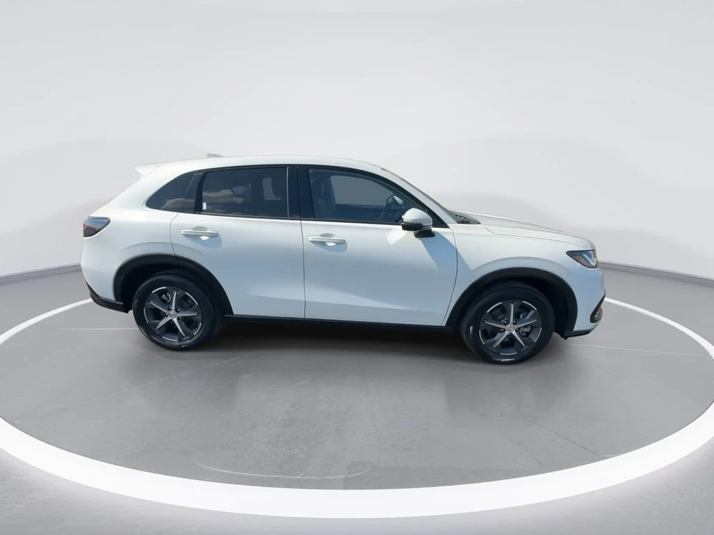 Used 2023 White Honda EX-L image 9