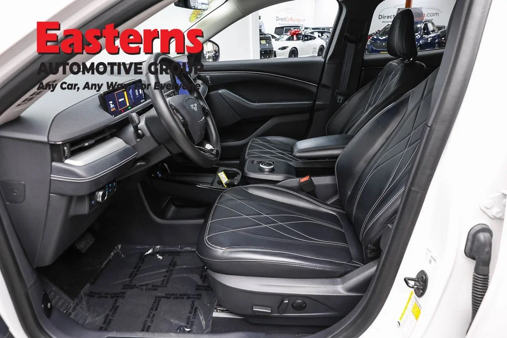 Used 2021 White Ford Select image 14