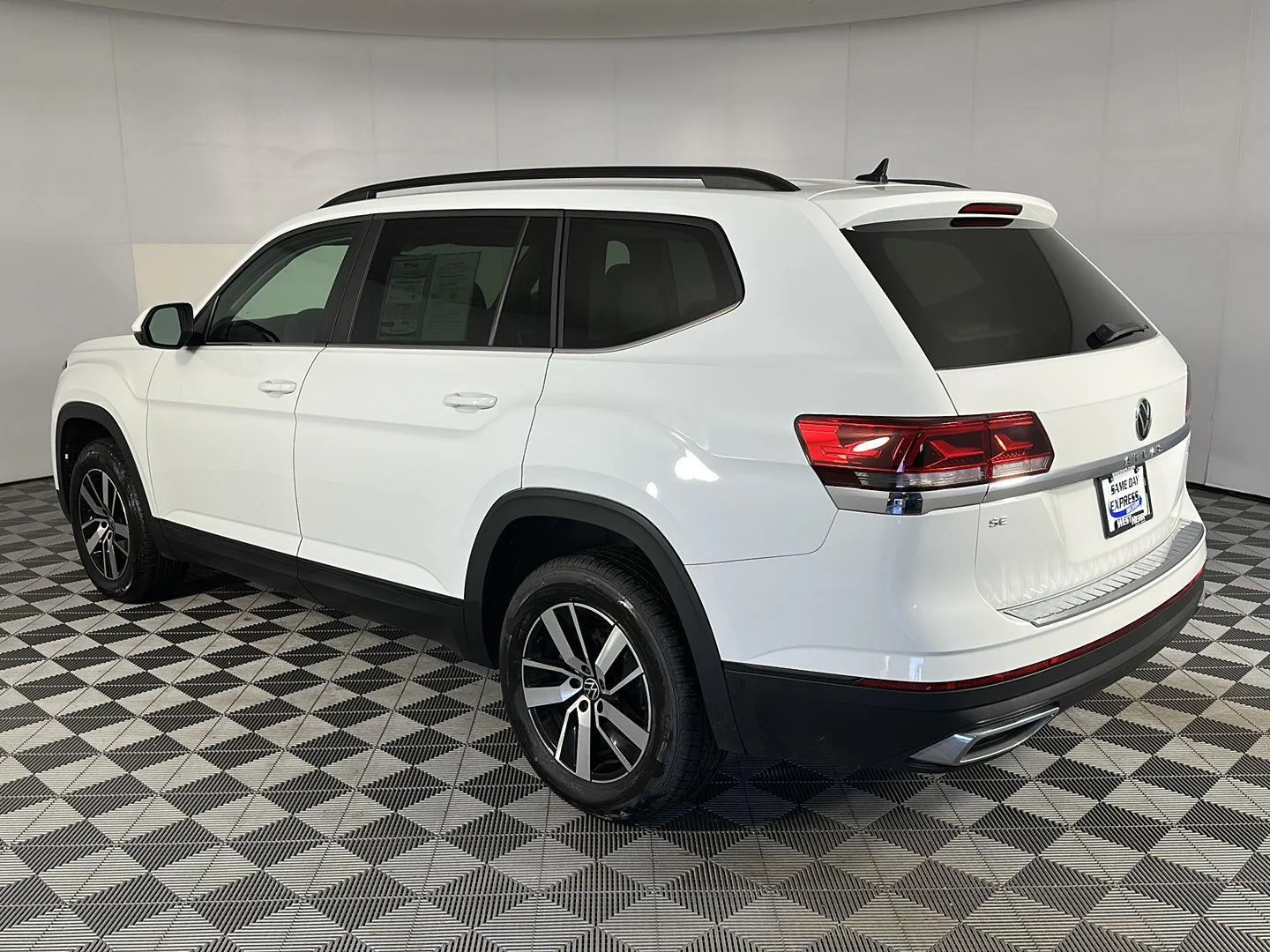 Used 2022 Pure White Volkswagen 2.0T SE image 4