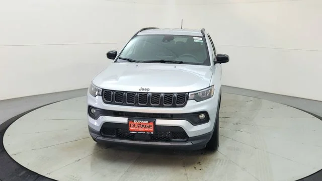 New 2026 Silver Zynith Metallic Clearcoat Jeep Latitude image 2