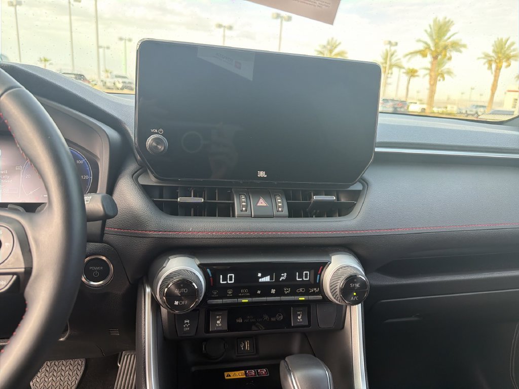 2025 Toyota RAV4 XSE - Photo 19