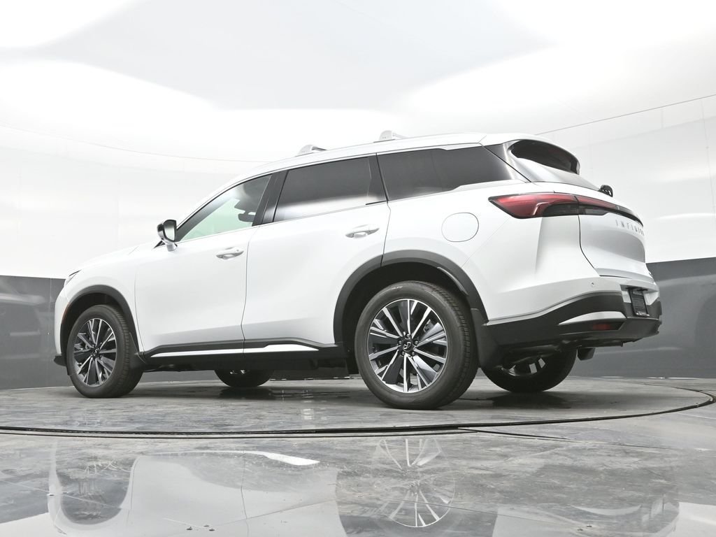 Used 2026 White INFINITI LUXE image 31