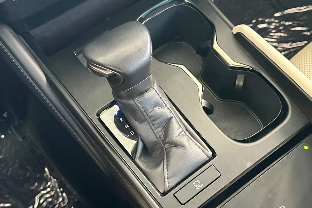 Used 2025 White Lexus 350 image 23