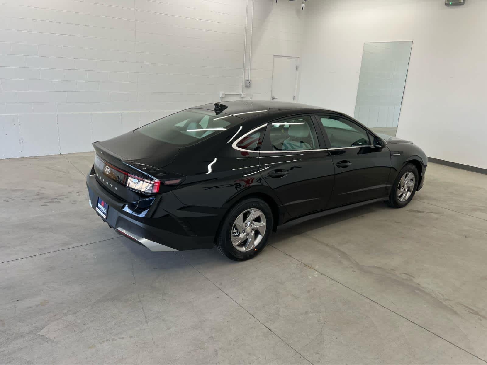 New 2026 Abyss Black Hyundai SE image 4