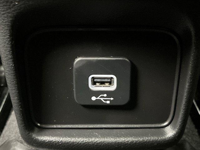 Used 2020 Billet Silver Metallic Clearcoat Jeep Latitude image 10