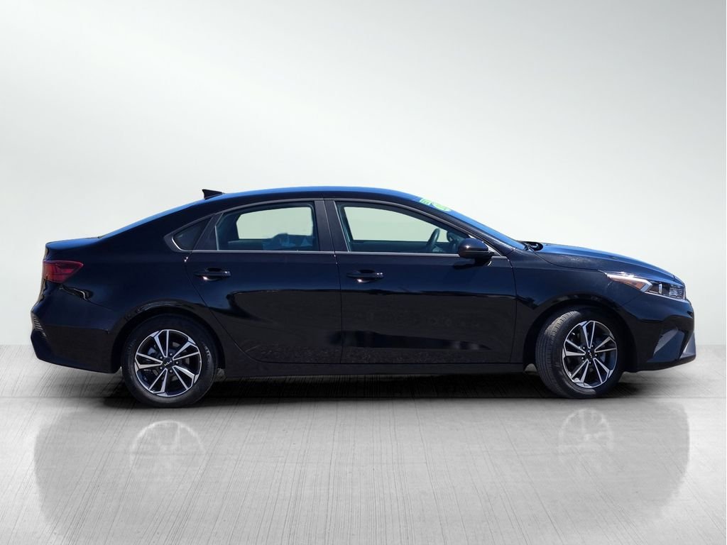 Used 2024 Aurora Black Kia LXS image 3