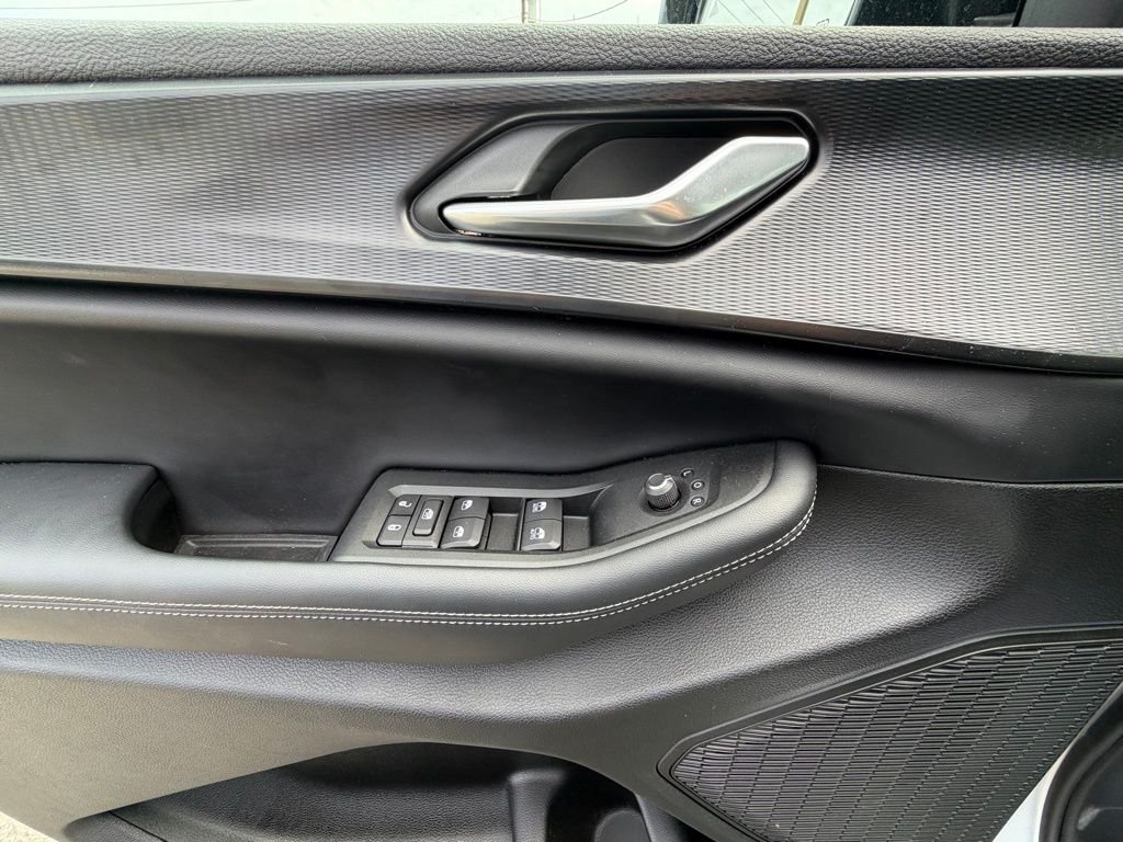 Used 2025 Silver Jeep Altitude X image 13