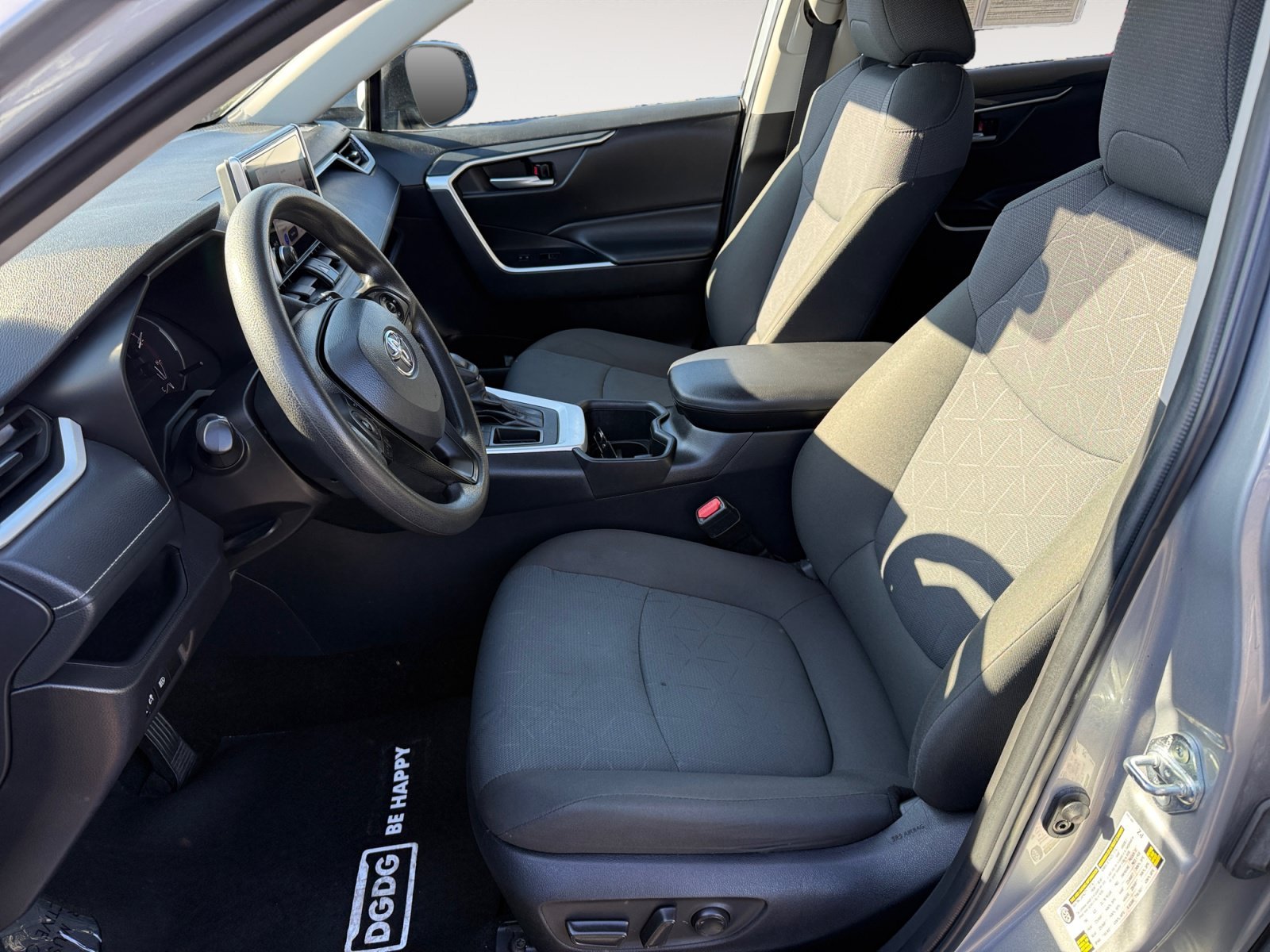 Used 2025 Silver Sky Metallic Toyota XLE image 10