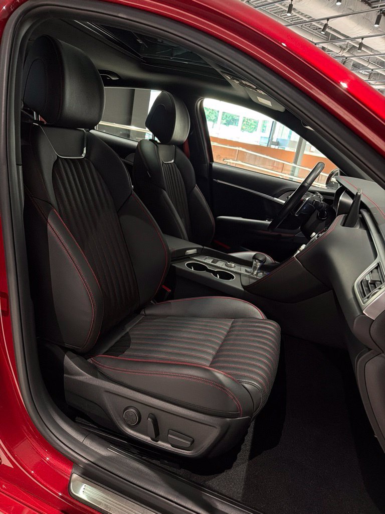 2023 GENESIS G70 Standard - Photo 21