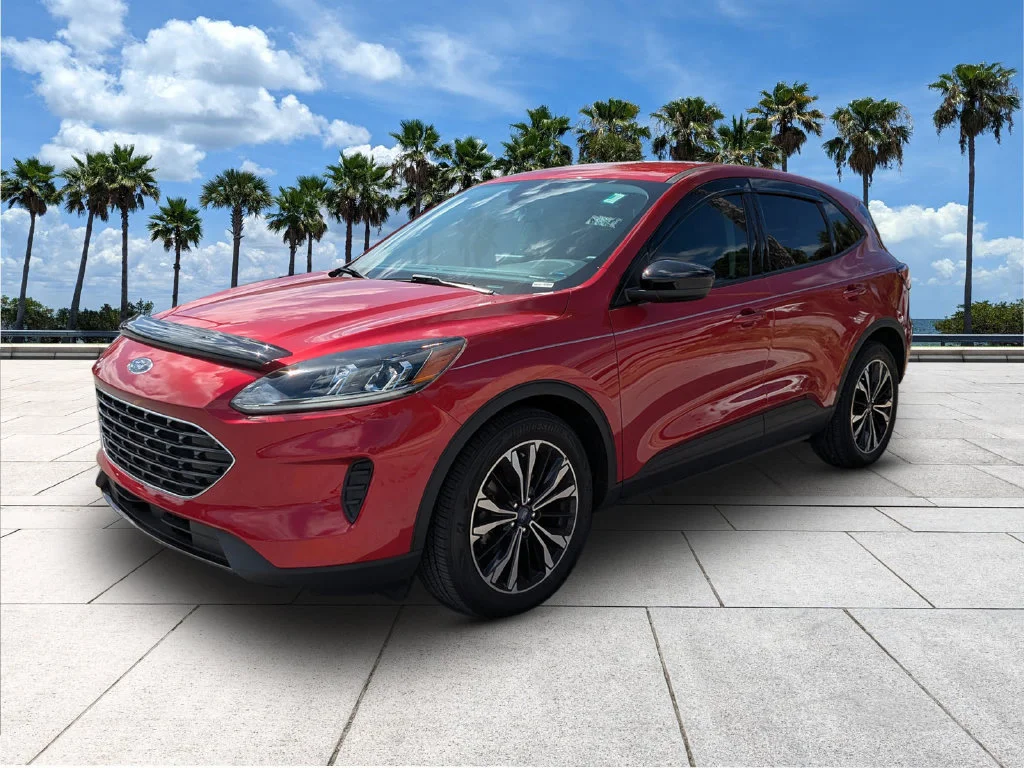 Certified Used 2022 Rapid Red Metallic Tinted Clearcoat Ford SE image 4