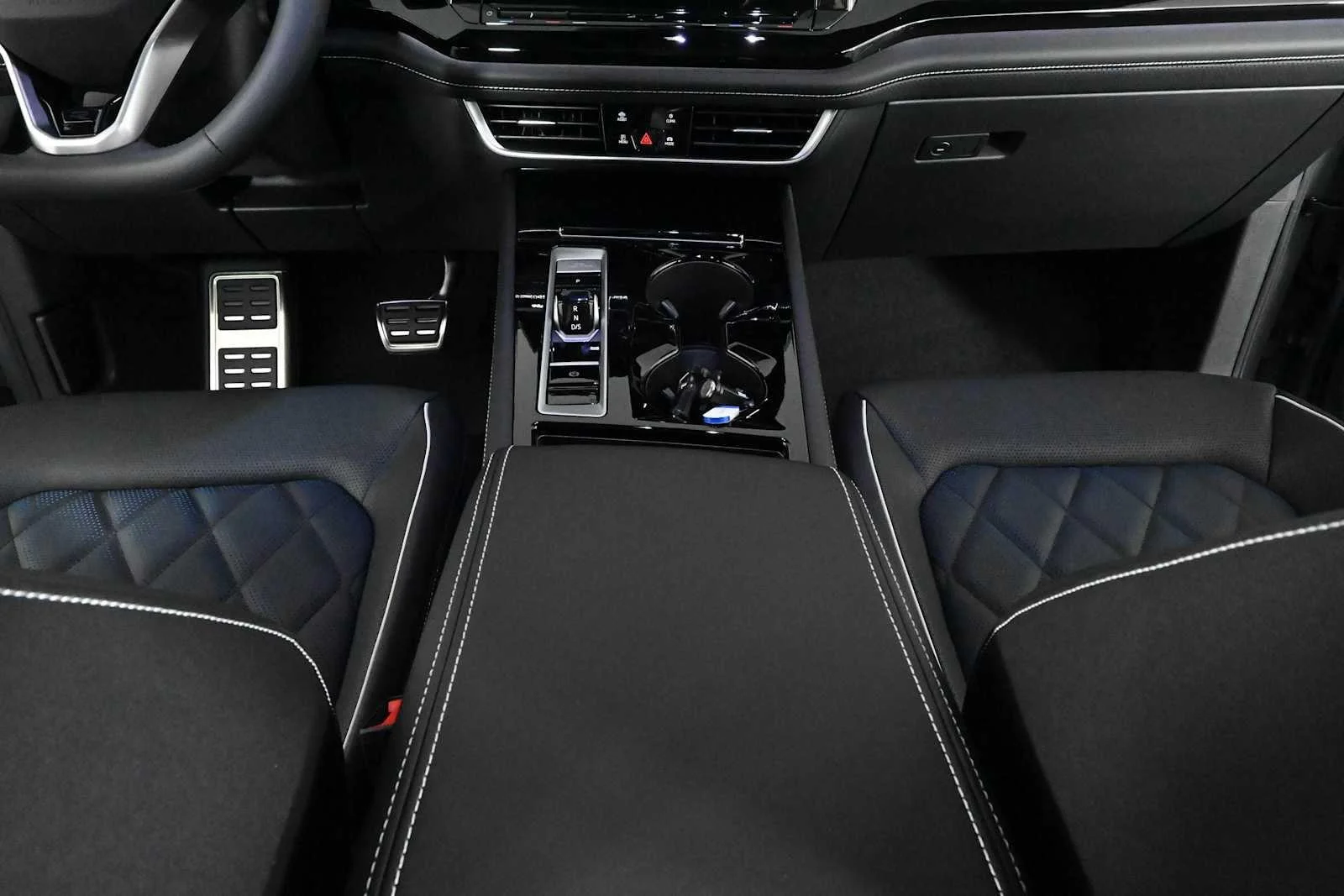 New 2026 Pure Gray Volkswagen 2.0T SEL Premium R-Line image 18