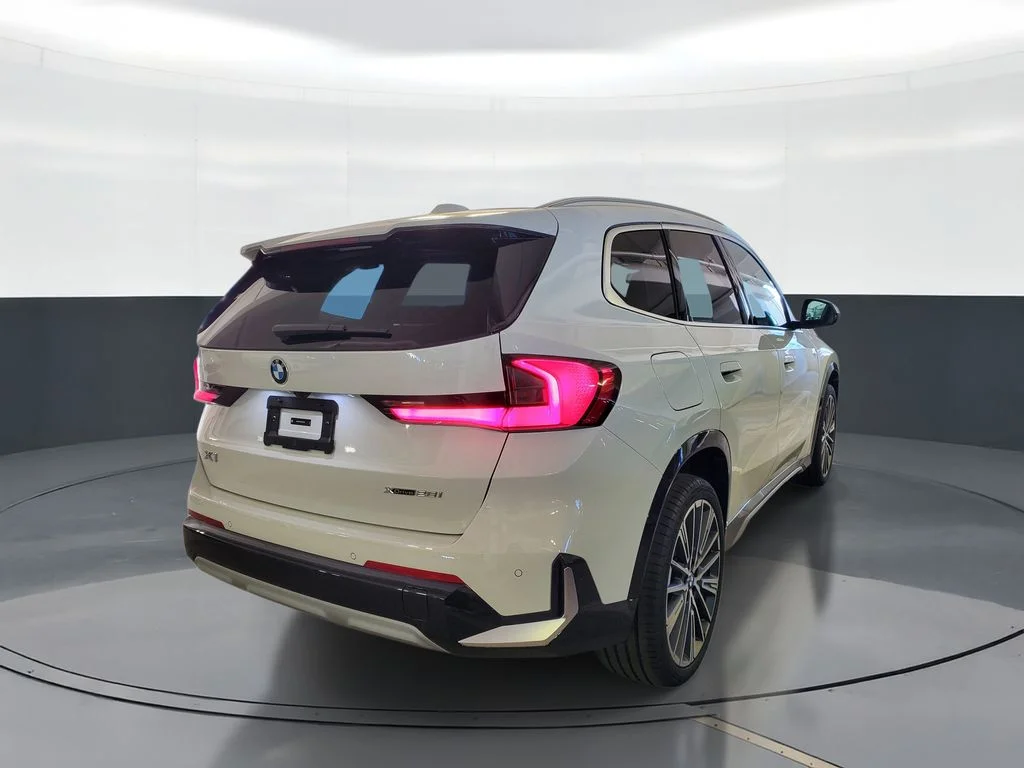 New 2026 White BMW xDrive28i image 3