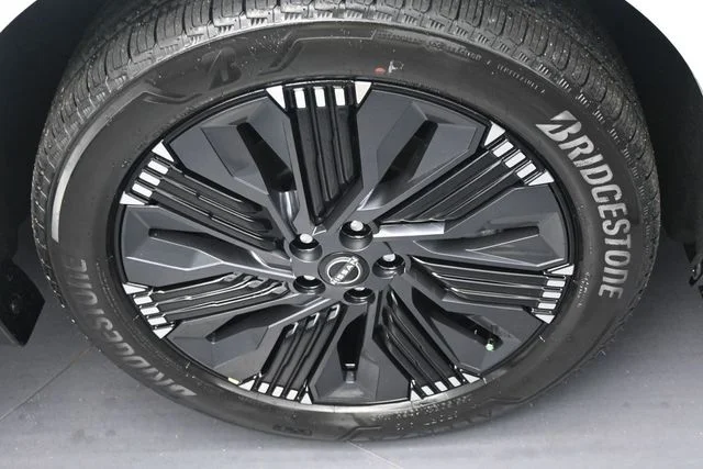 New 2026 White Nissan Platinum image 32