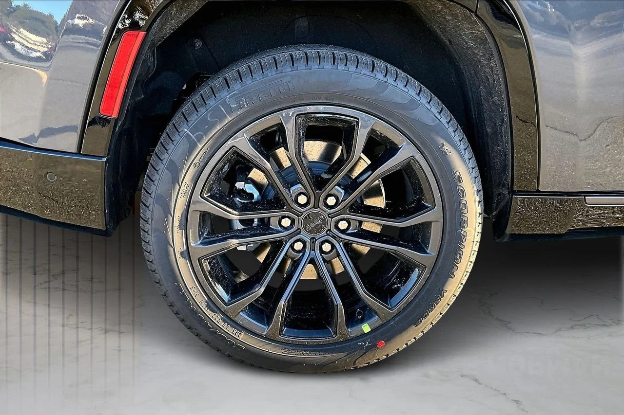 New 2026 Baltic-Gray Metallic Clear-Coat Exterior Paint Jeep Summit Obsidian image 36