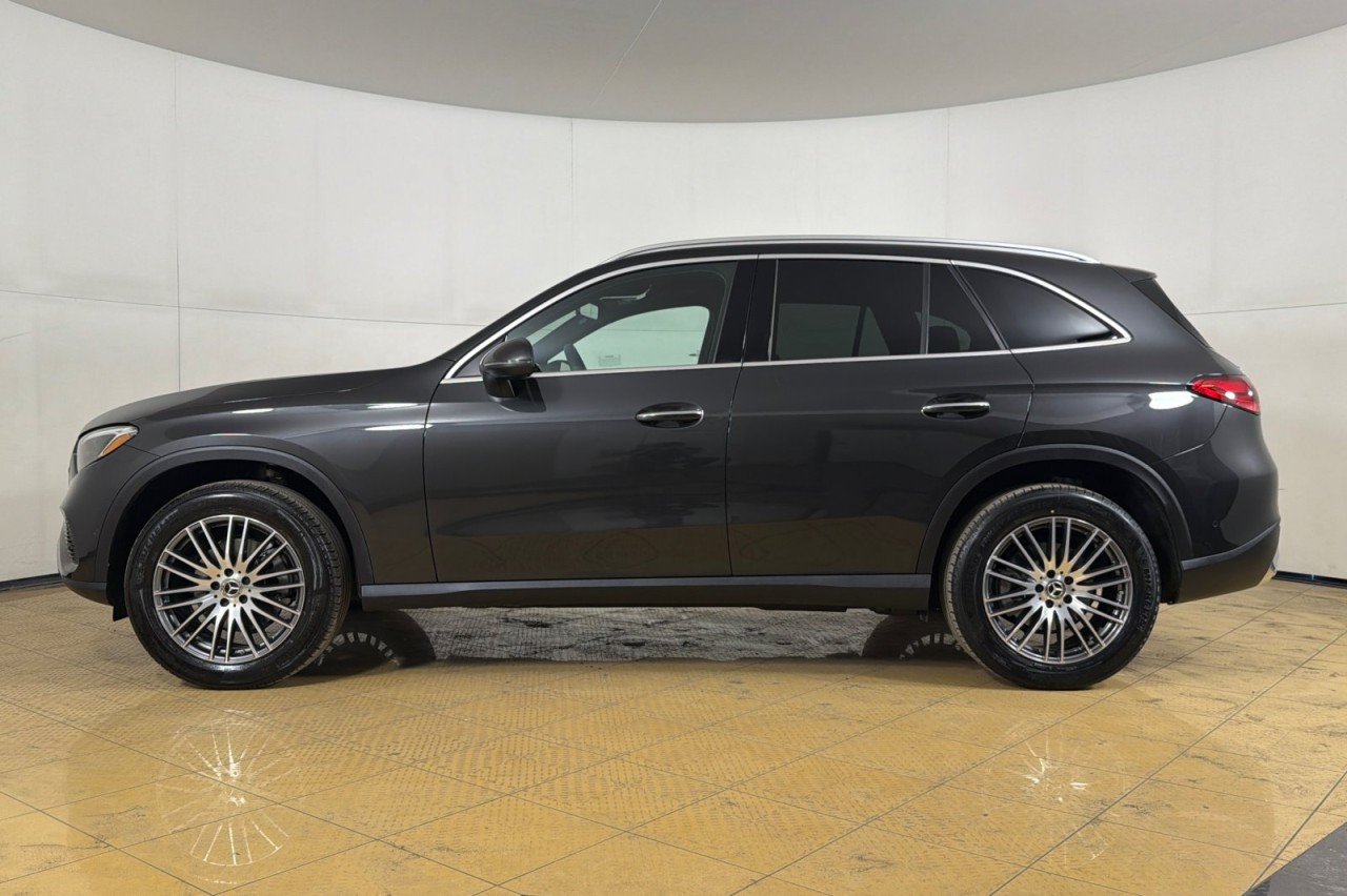 Used 2026 Graphite Grey Metallic Mercedes-Benz GLC 300 image 2