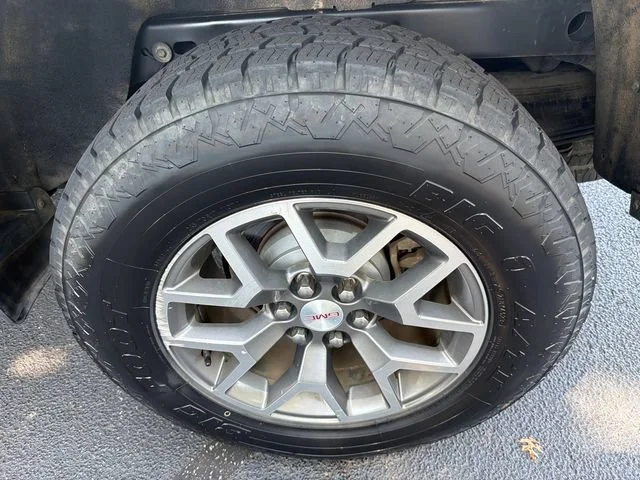 Used 2016 QUICKSILVER METALLIC GMC 4WD SLE image 19