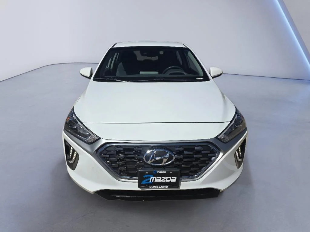 Used 2021 Ceramic White Hyundai SE image 8