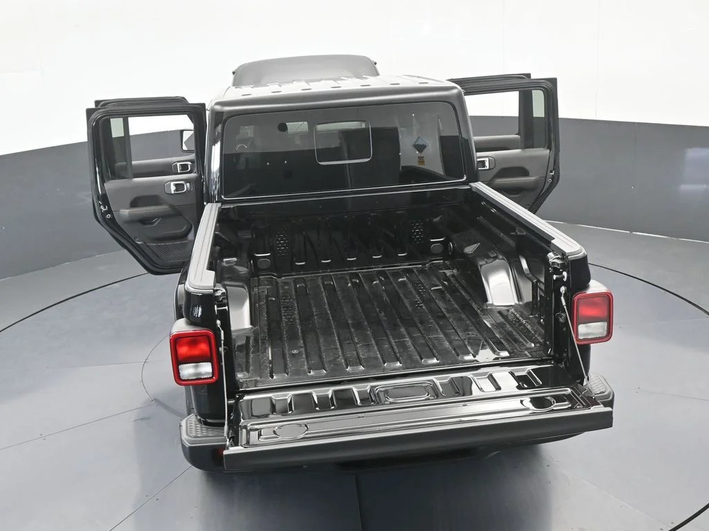 New 2026 Black Clear-Coat Exterior Paint Jeep Sahara image 62