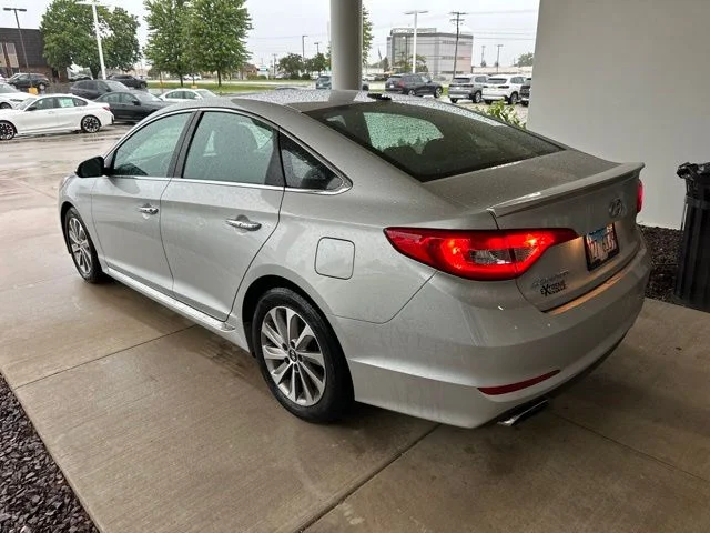 Used 2015 Silver Hyundai Sport image 8