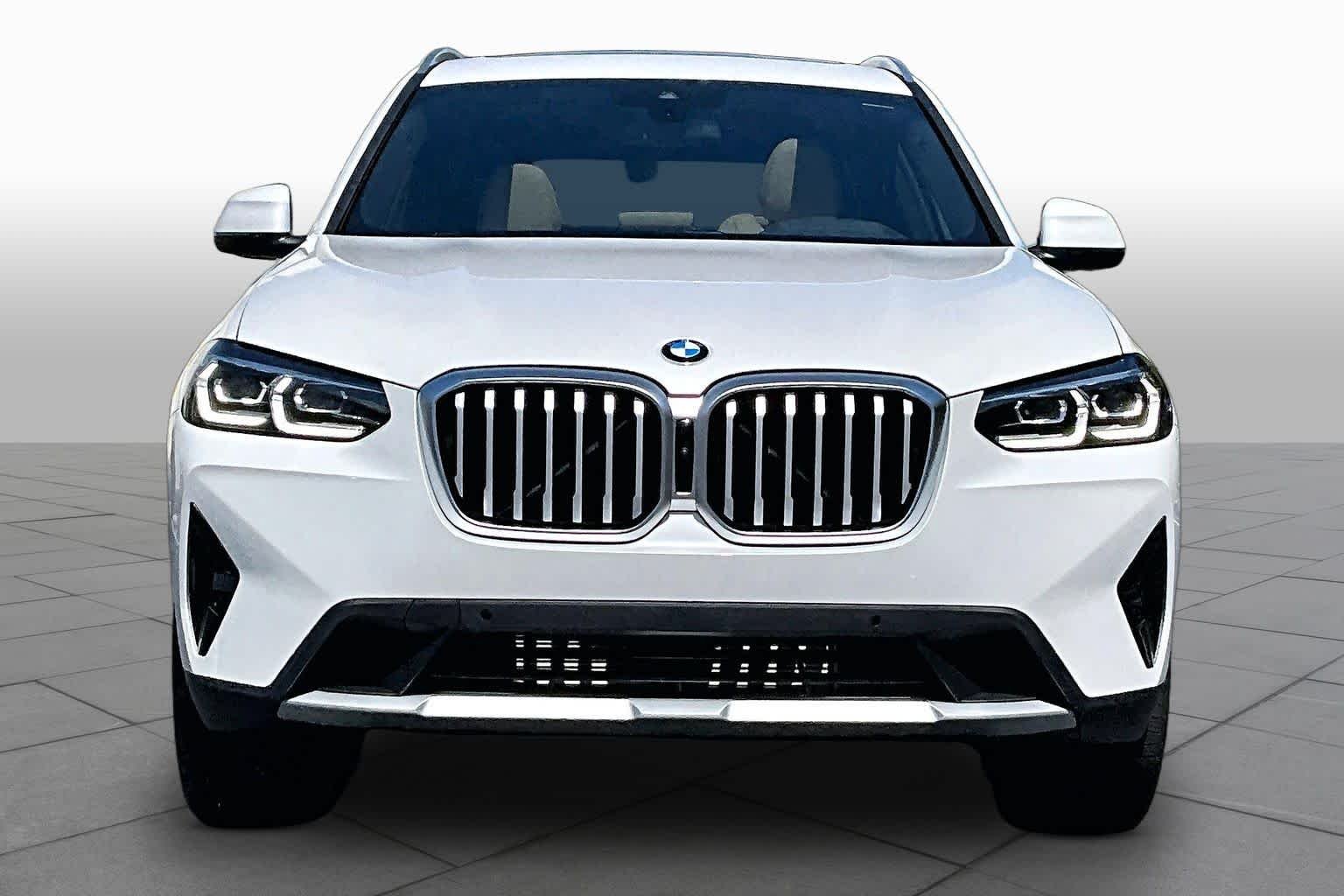 Used 2024 Mineral White Metallic BMW xDrive30i image 4
