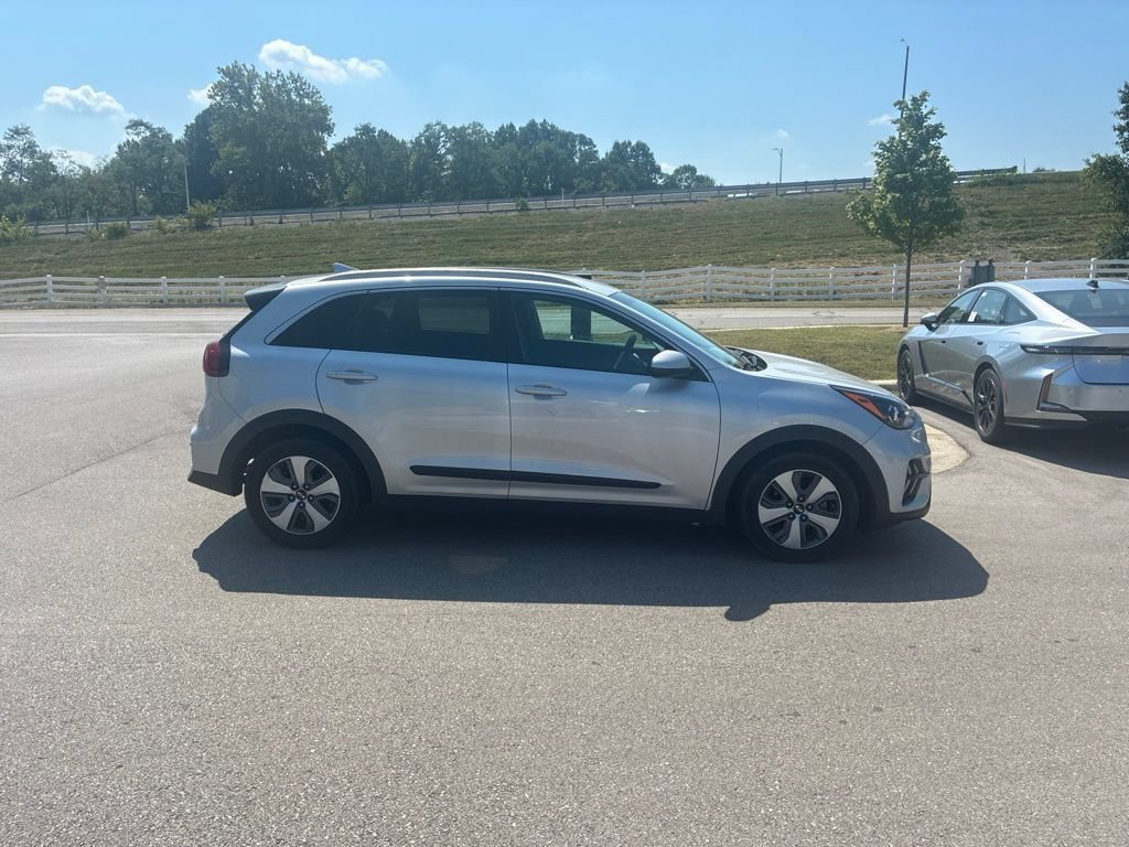 Used 2020 Silky Silver Kia LX image 2