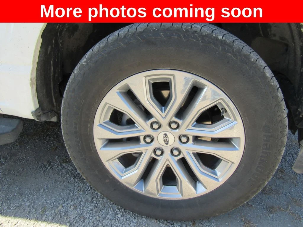 Used 2025 White Ford Lariat image 9