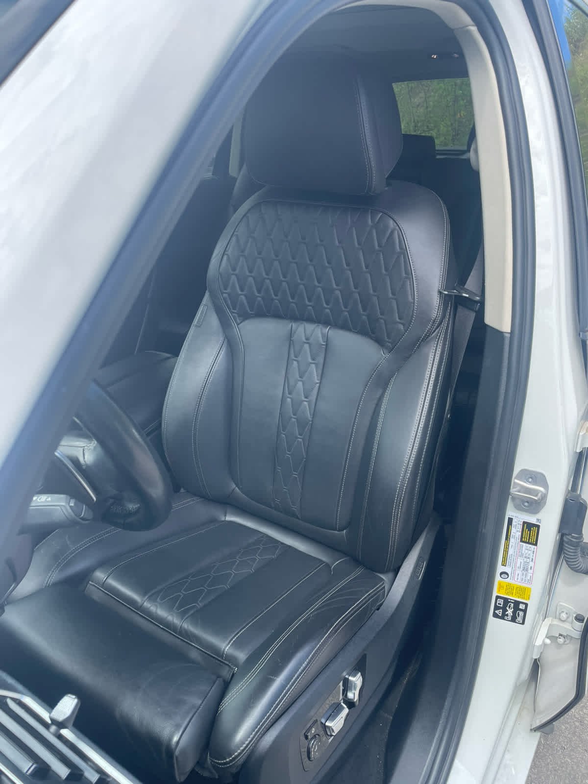 Used 2023 Alpine White BMW xDrive40i image 7
