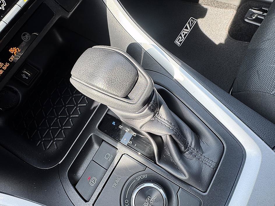 Certified Used 2025 Ice Toyota Hybrid XLE image 20