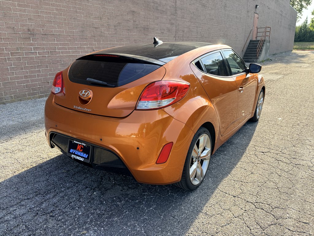 Used 2013 26.2 Yellow Hyundai w/Black Int image 5