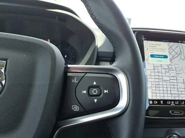 2025 Volvo XC40 Plus - Photo 23