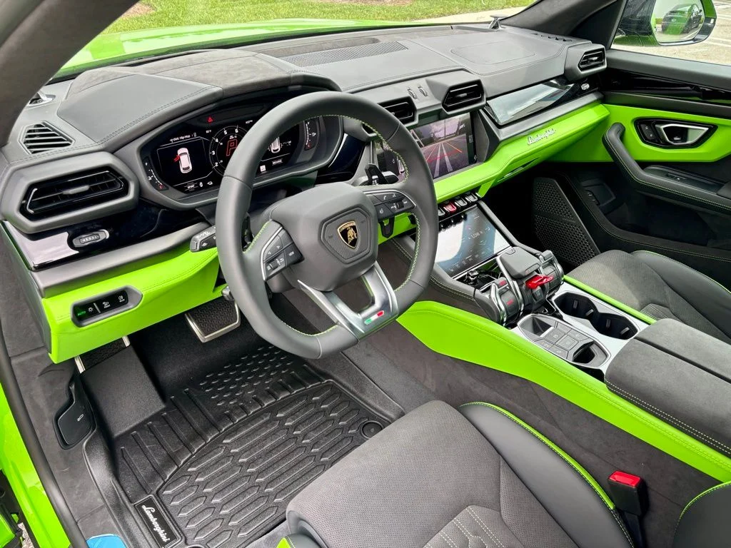 New 2026 Green Lamborghini SE image 8