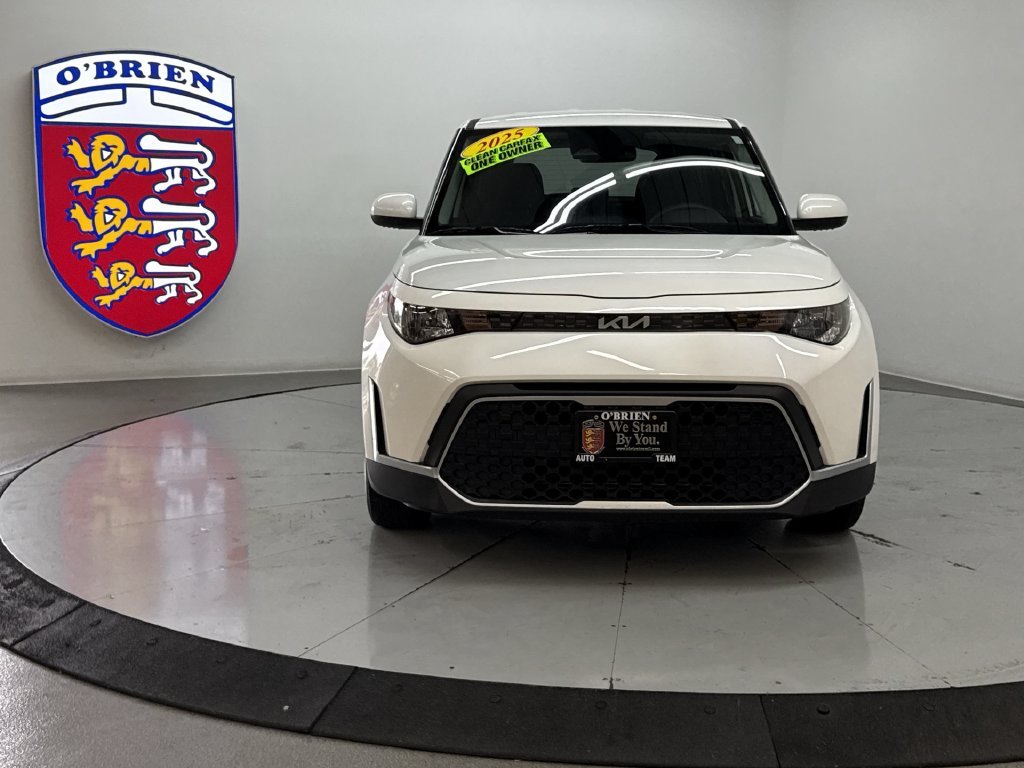 Used 2025 Snow White Pearl Kia LX image 10