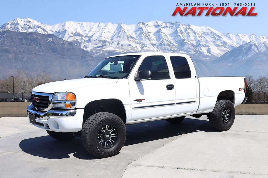 2004 GMC Sierra 4WD Extended Cab 6 1/2-ft SLE's photo