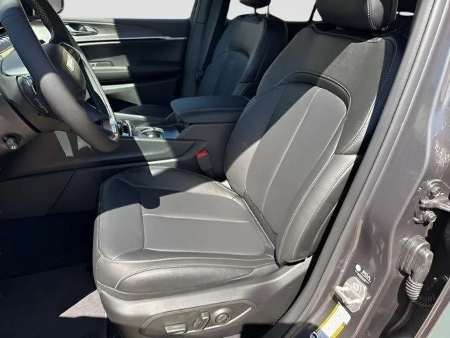 New 2026 Baltic Gray Metallic Clear-Coat Exterior Paint Jeep Limited Reserve image 15