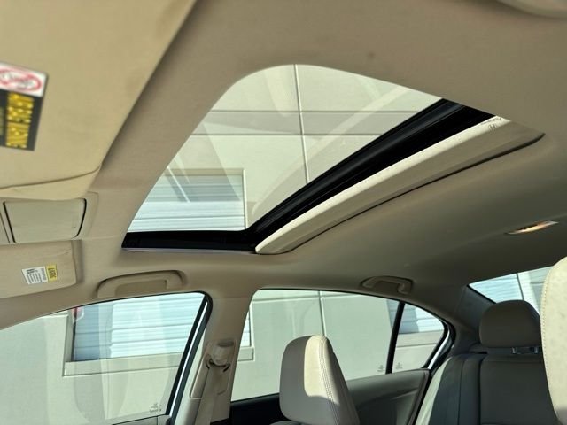 Used 2017 White Honda Touring image 12