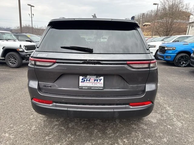 Used 2026 Gray Jeep Altitude image 4