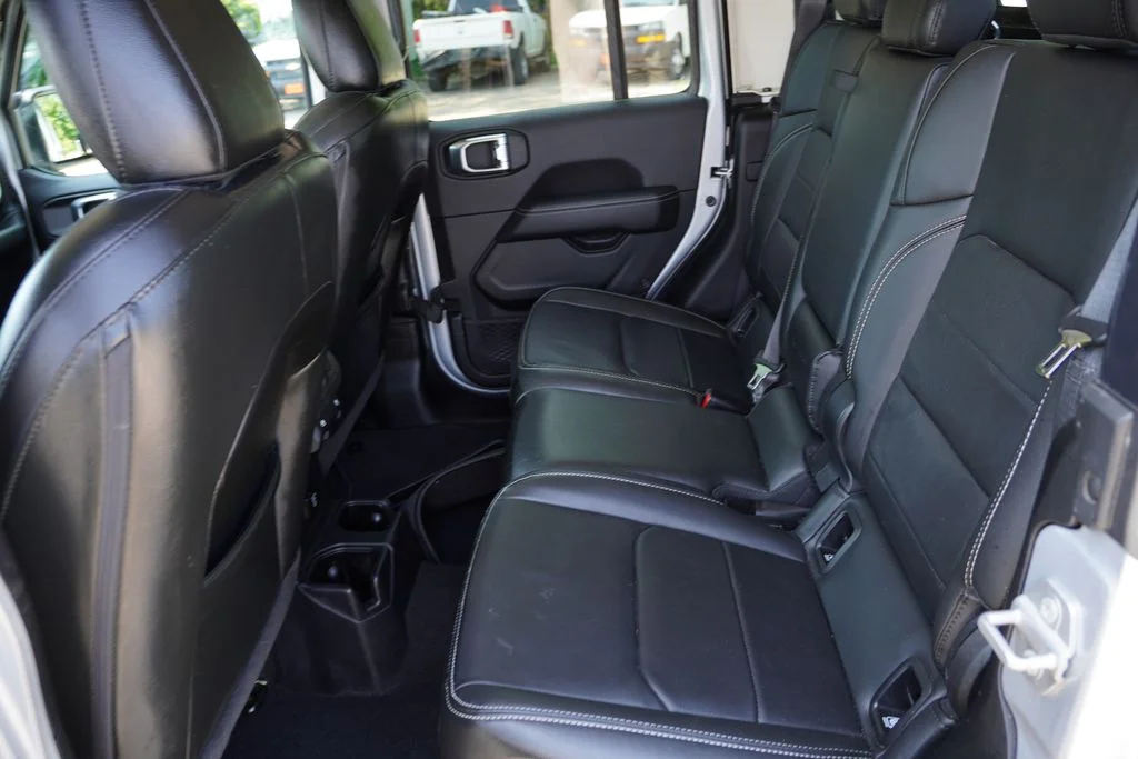 Used 2022 Silver Zynith Clearcoat Jeep Overland image 18