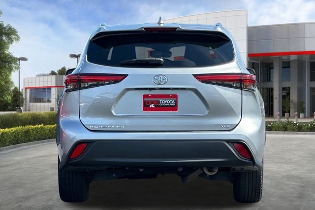 Certified Used 2020 Silver Toyota XLE image 6