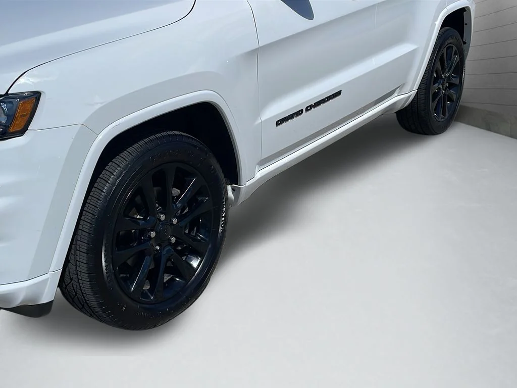 Used 2020 White Jeep Altitude image 42