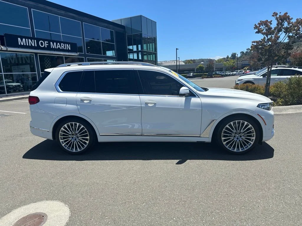 Used 2021 White BMW xDrive40i image 8