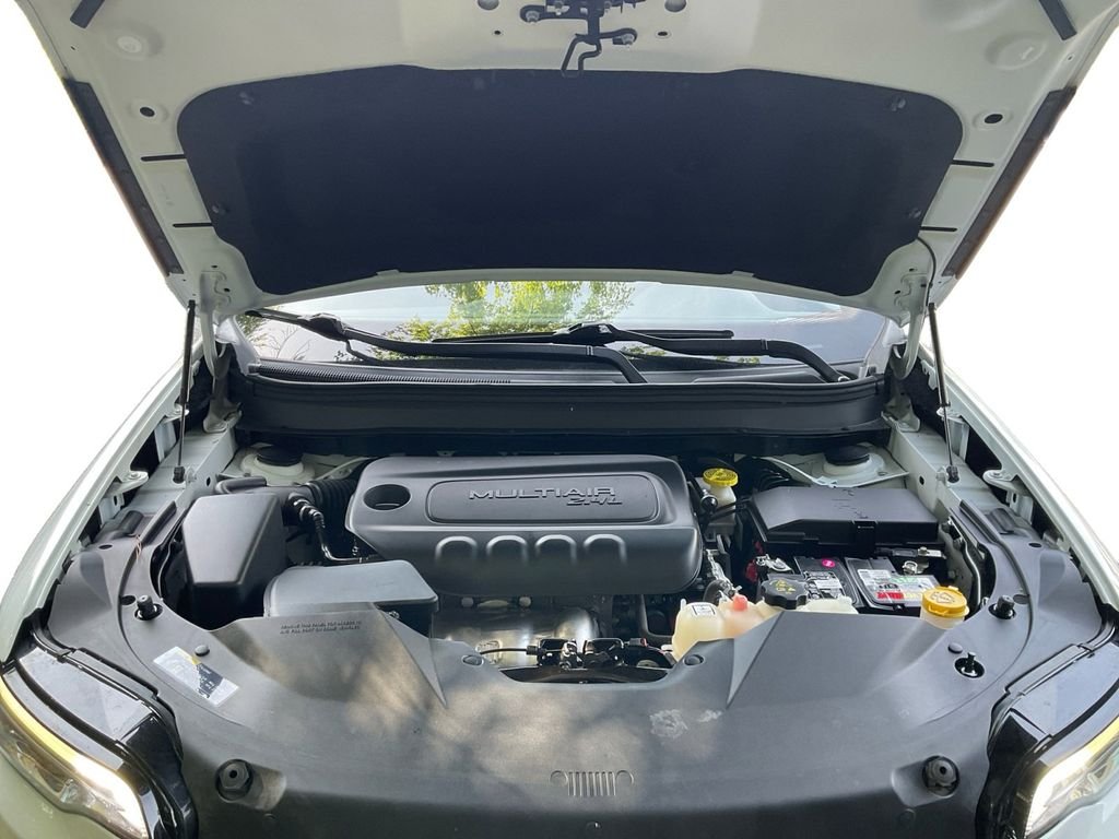 Used 2021 White Jeep Latitude Plus image 14