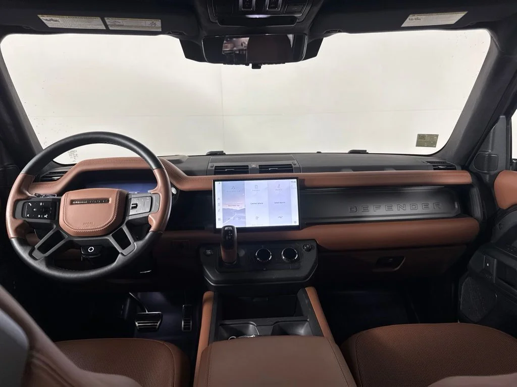 Used 2025 Gray Land Rover OCTA image 17