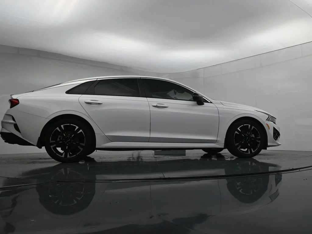 Used 2023 White Kia GT-Line image 38