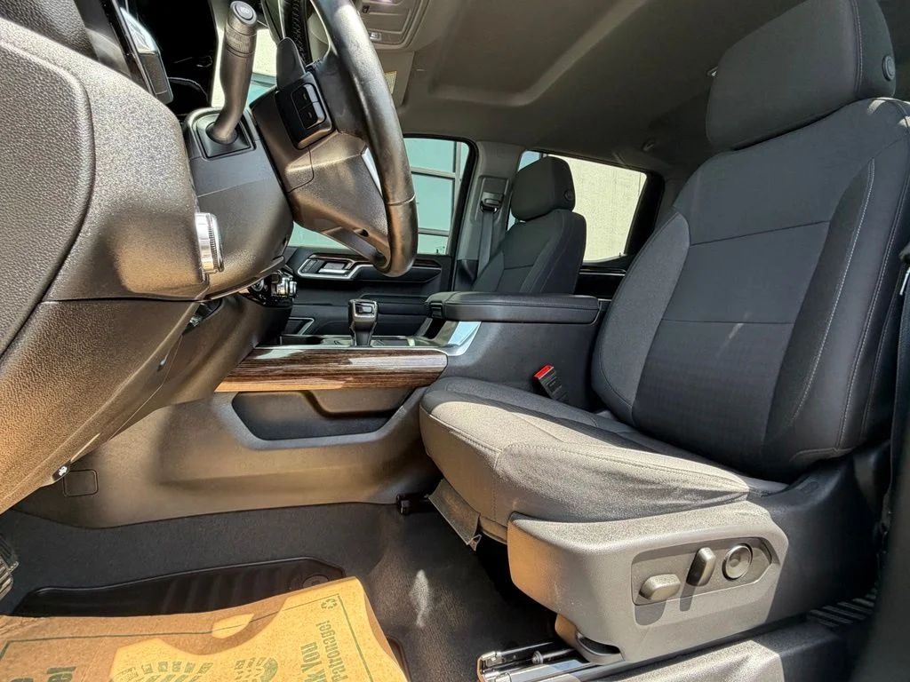 Used 2025 Gray GMC Elevation image 10