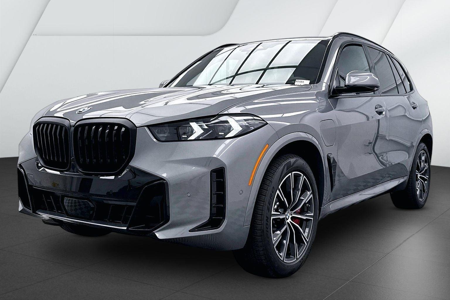 New 2026 Skyscraper Grey Metallic BMW xDrive50e image 3