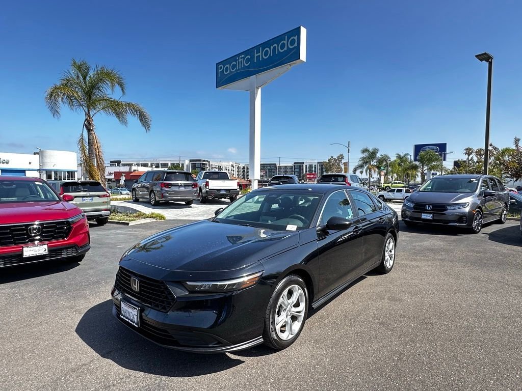 Used 2023  Honda LX image 2
