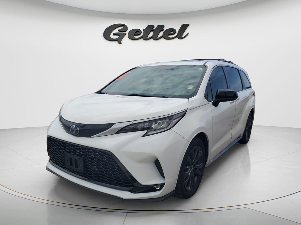 2023 Toyota Sienna XSE 7-Passenger Hybrid FWD's photo